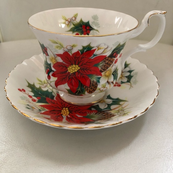 Vintage Royal Albert Yuletide Tea Cup and Saucer - Picture 1 of 5